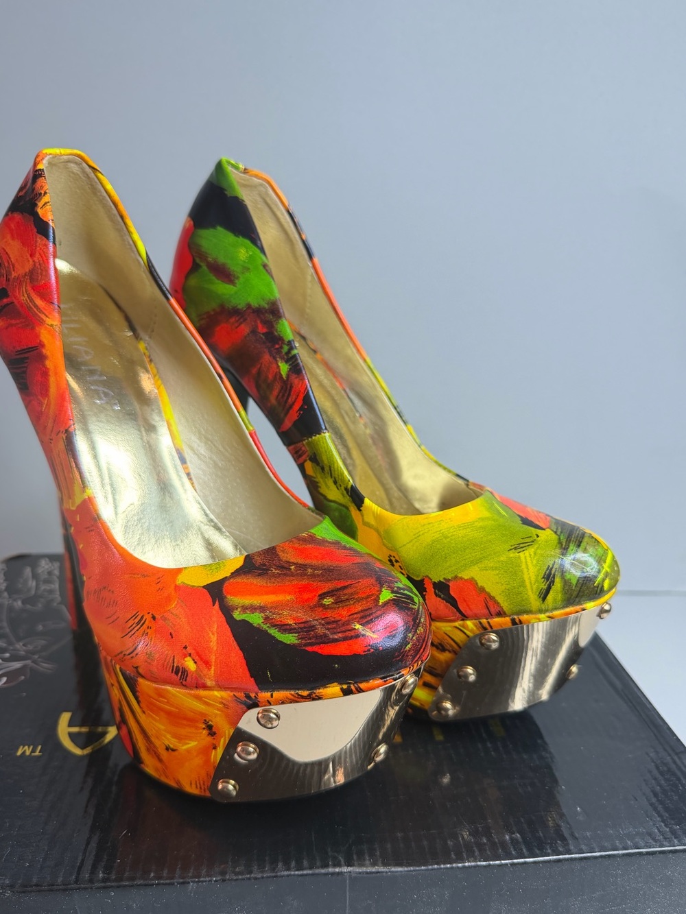 Liliana Iggy-2 Multi-Color Abstract Platform Pumps – Size 9